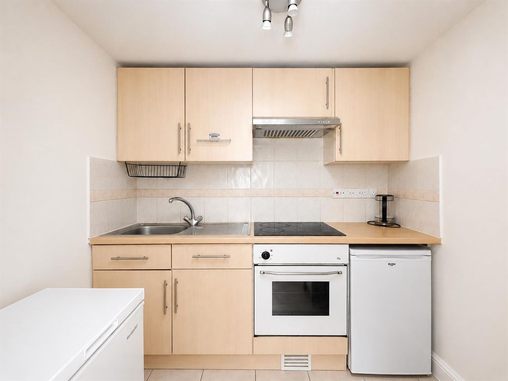 Property photo 2 of 5 Kitchen