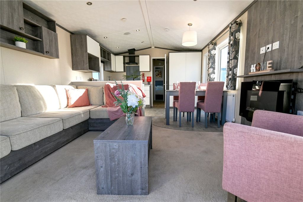 Property photo 2 of 15 Picture No. 04