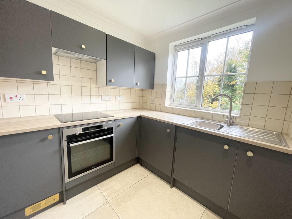 Property photo 3 of 8 Photo 7