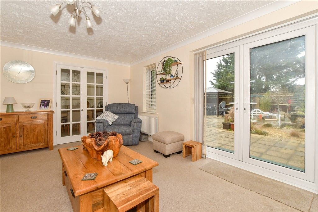 Property photo 3 of 14 Lounge