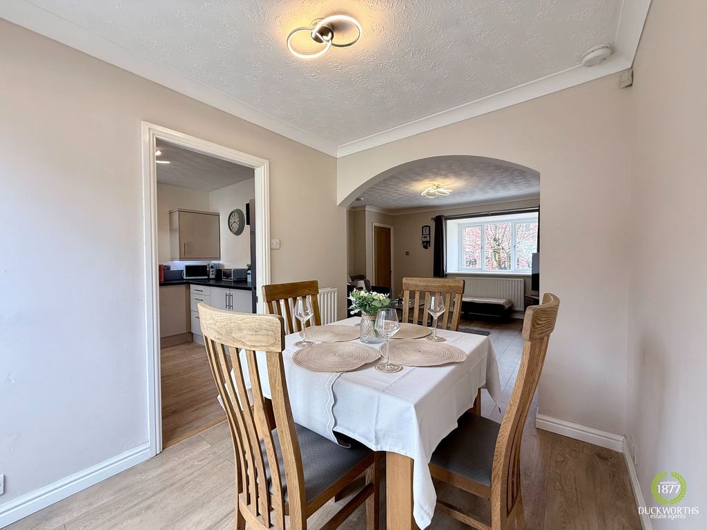 Property photo 3 of 28