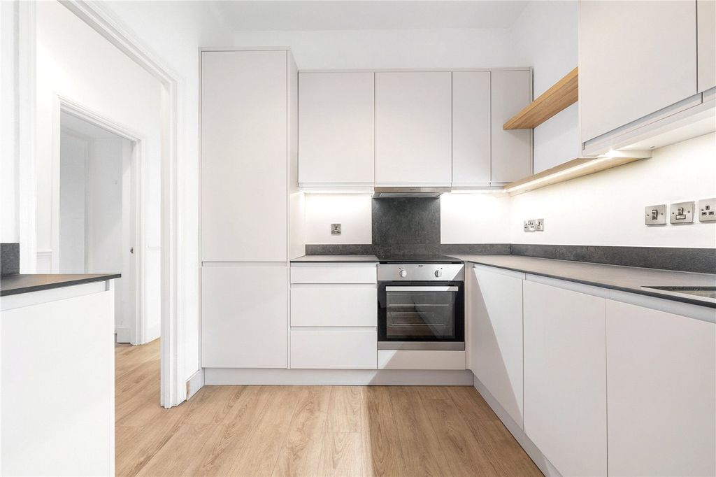 Property photo 2 of 10 Kitchen