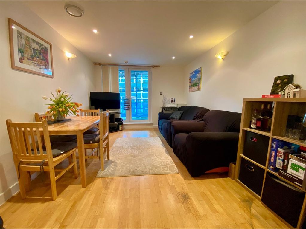 Property photo 1 of 8 Lounge-Diner