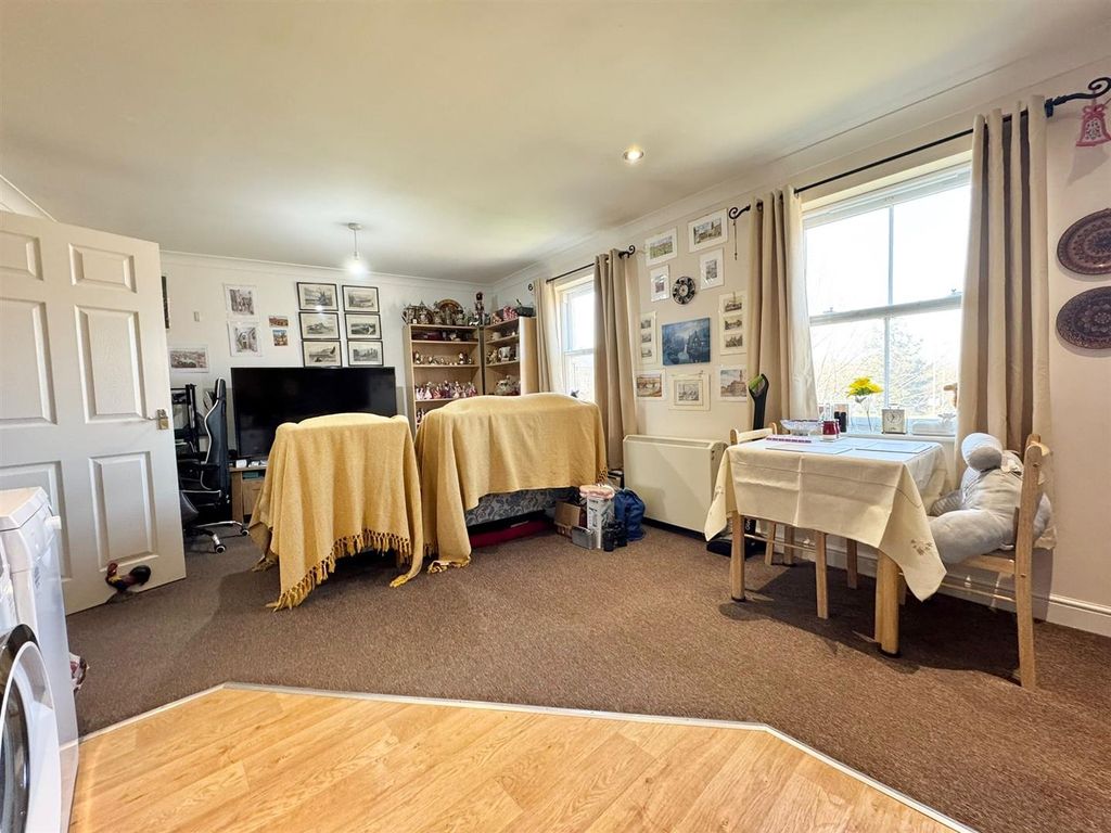 Property photo 2 of 6 Lounge/Diner