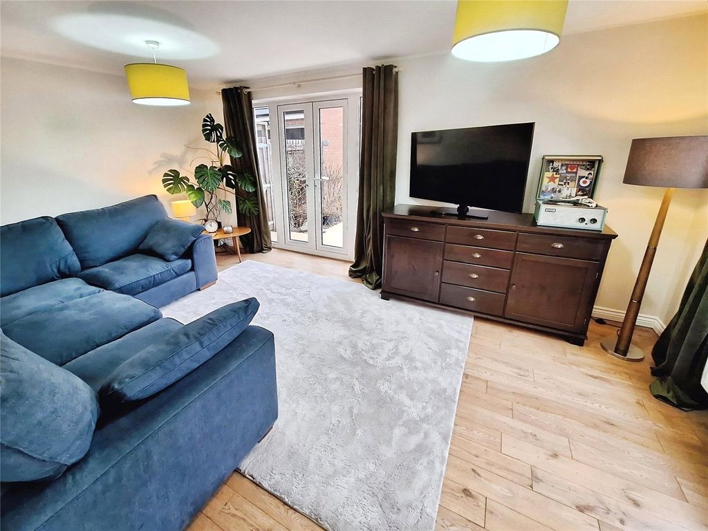 Property photo 2 of 14 Lounge