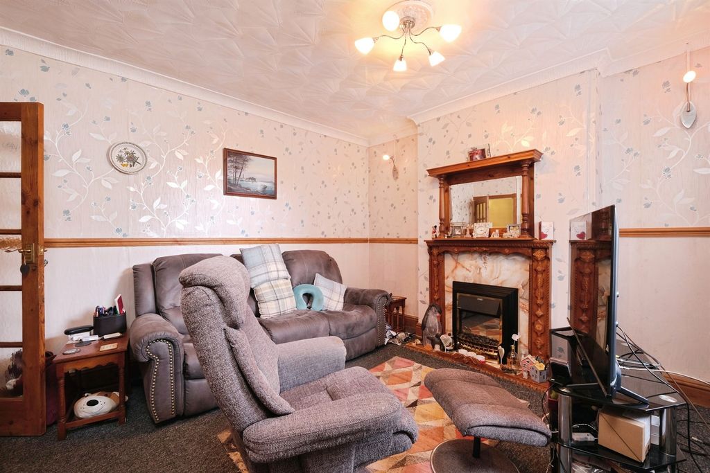 Property photo 2 of 11
