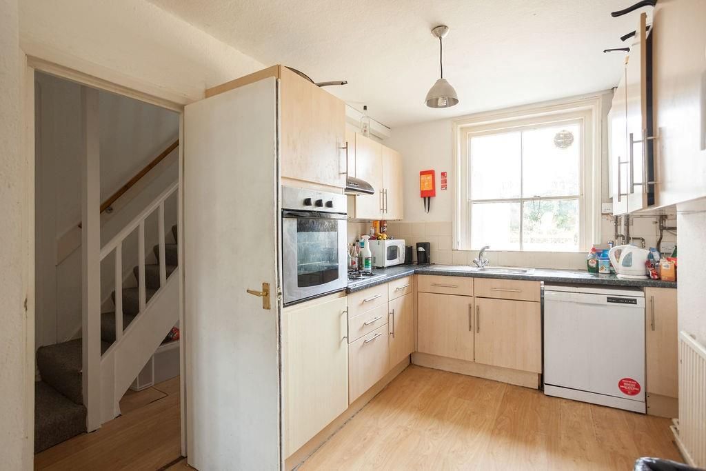 Property photo 3 of 8 Kitchen