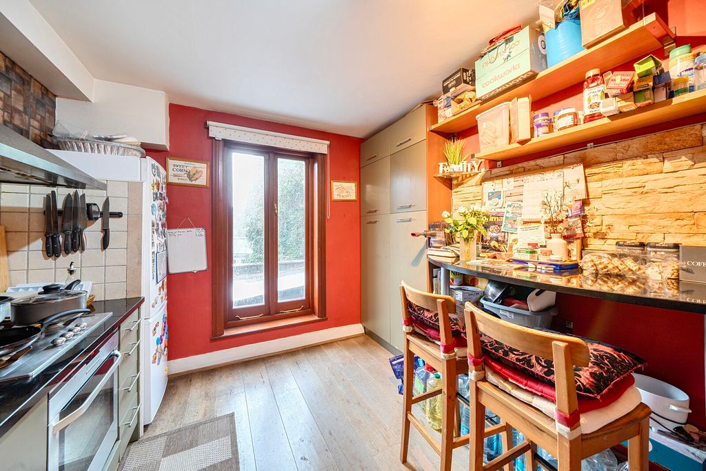 Property photo 3 of 9