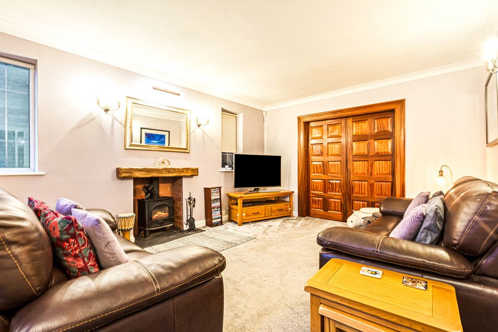 Property photo 3 of 41