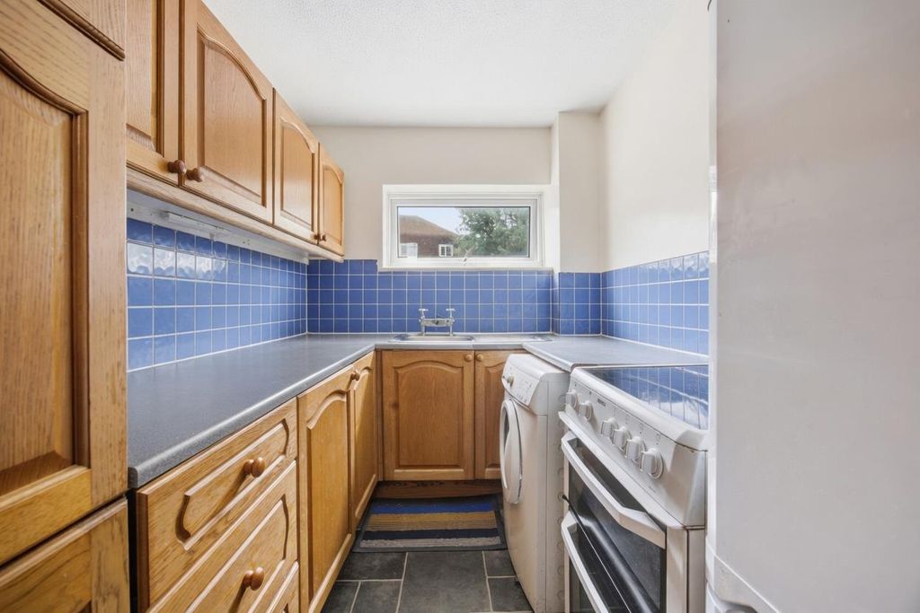 Property photo 3 of 10 Kitchen