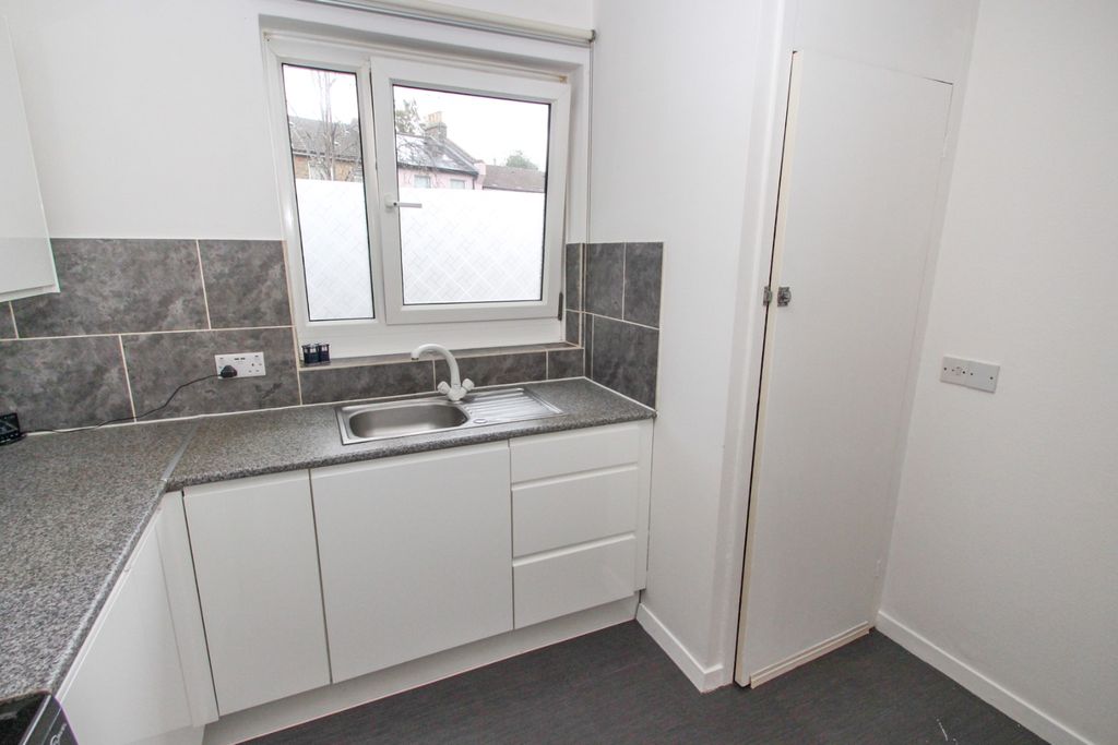 Property photo 3 of 8 5603353