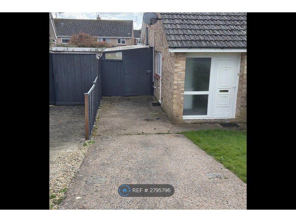 Property photo 2 of 16 Driveway