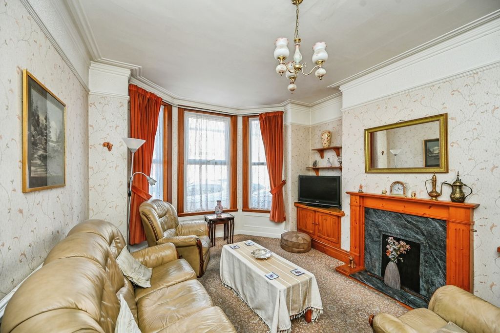 Property photo 3 of 17 Pbox-Img.Jpg