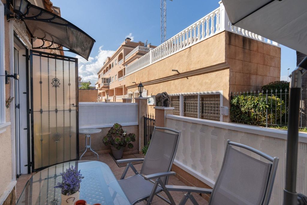 Property photo 2 of 32