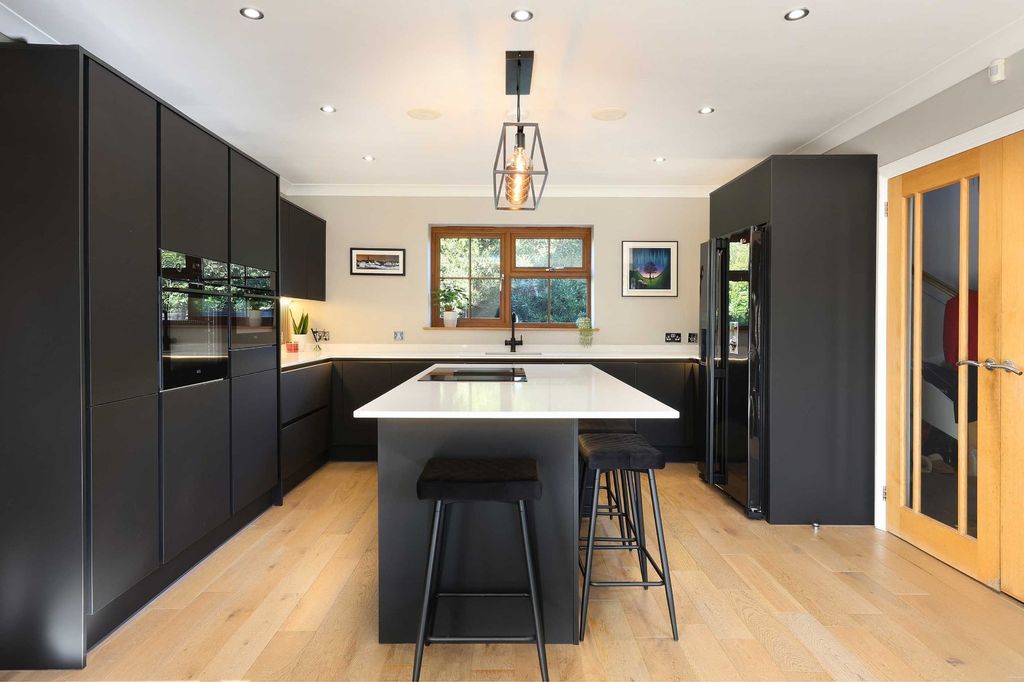 Property photo 2 of 19 Kitchen
