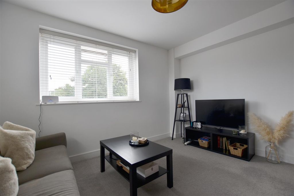 Property photo 2 of 7 Lounge2.Jpg