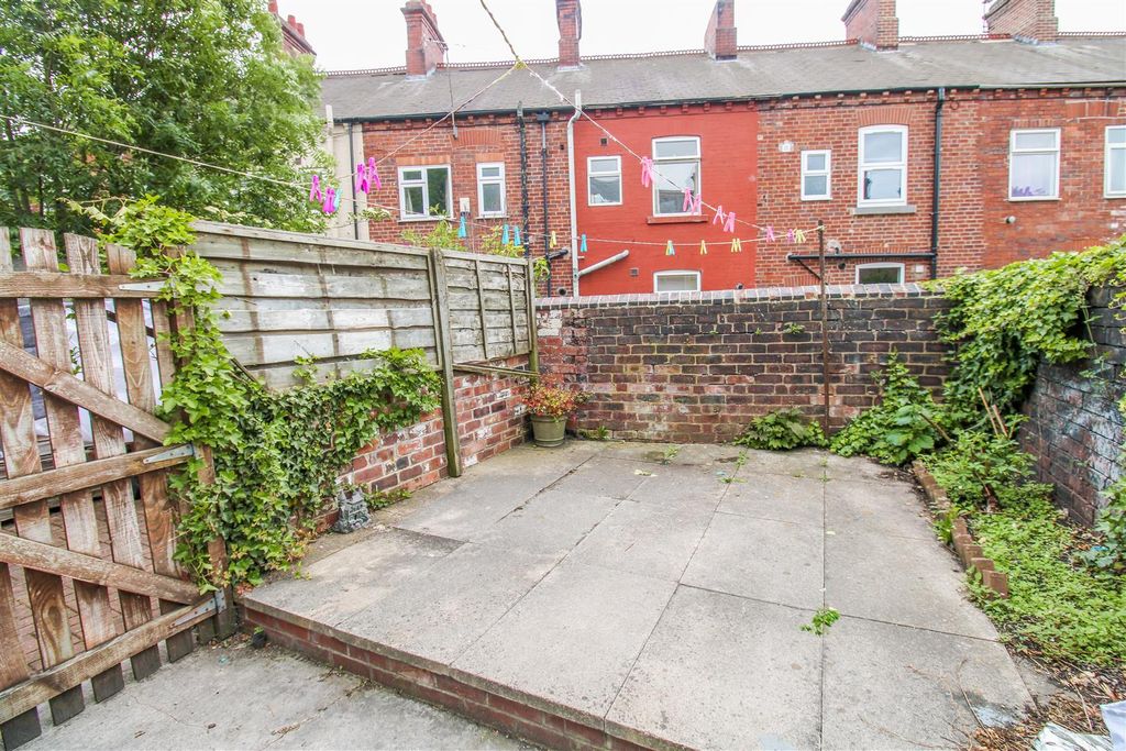 Property photo 2 of 10 Outside