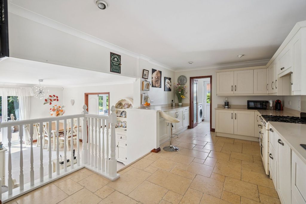 Property photo 2 of 33