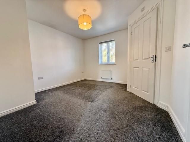 Property photo 2 of 11 Shuters Grove Bedroom.Jpg