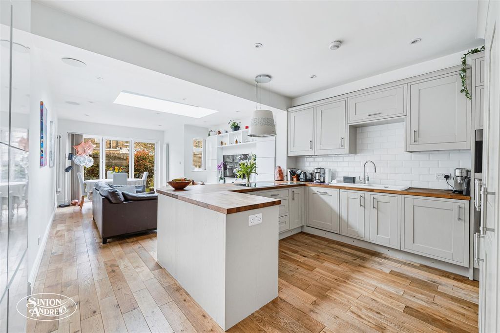 Property photo 2 of 19 14 Bonchurch Road-8.Jpg