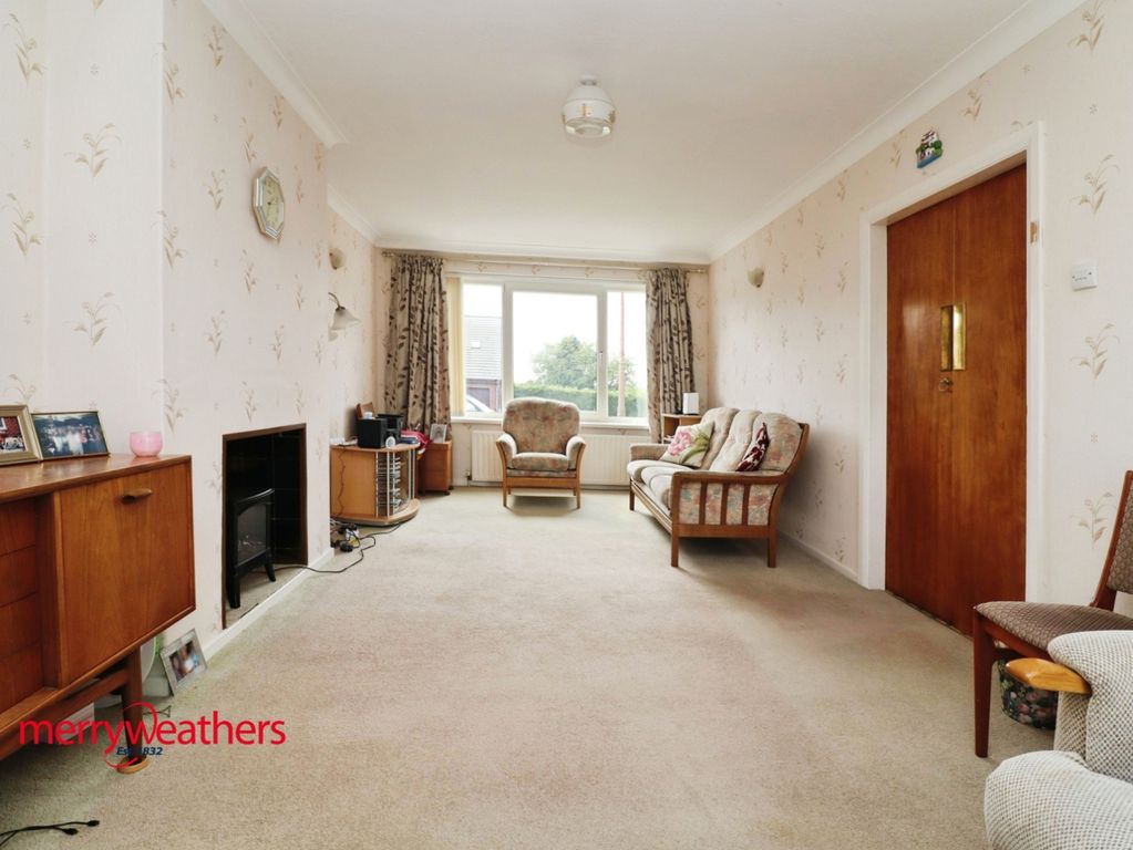 Property photo 3 of 19 Lounge