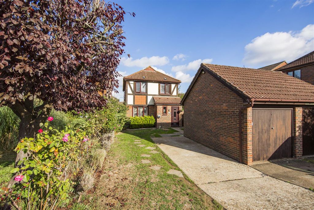 Property photo 1 of 19 Frontage