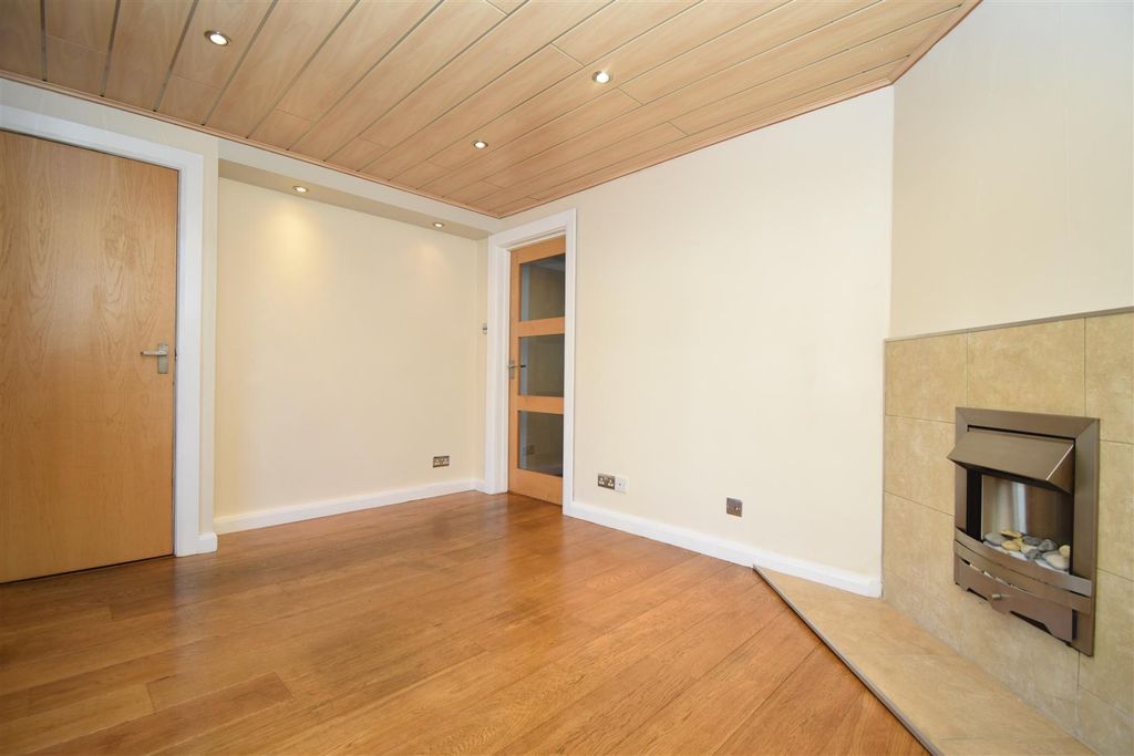 Property photo 2 of 26