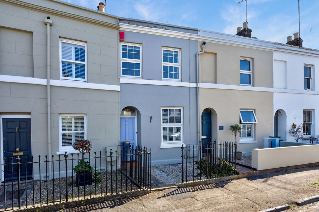 Property photo 1 of 17