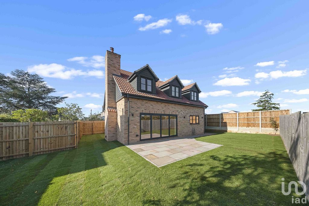 Property photo 1 of 28