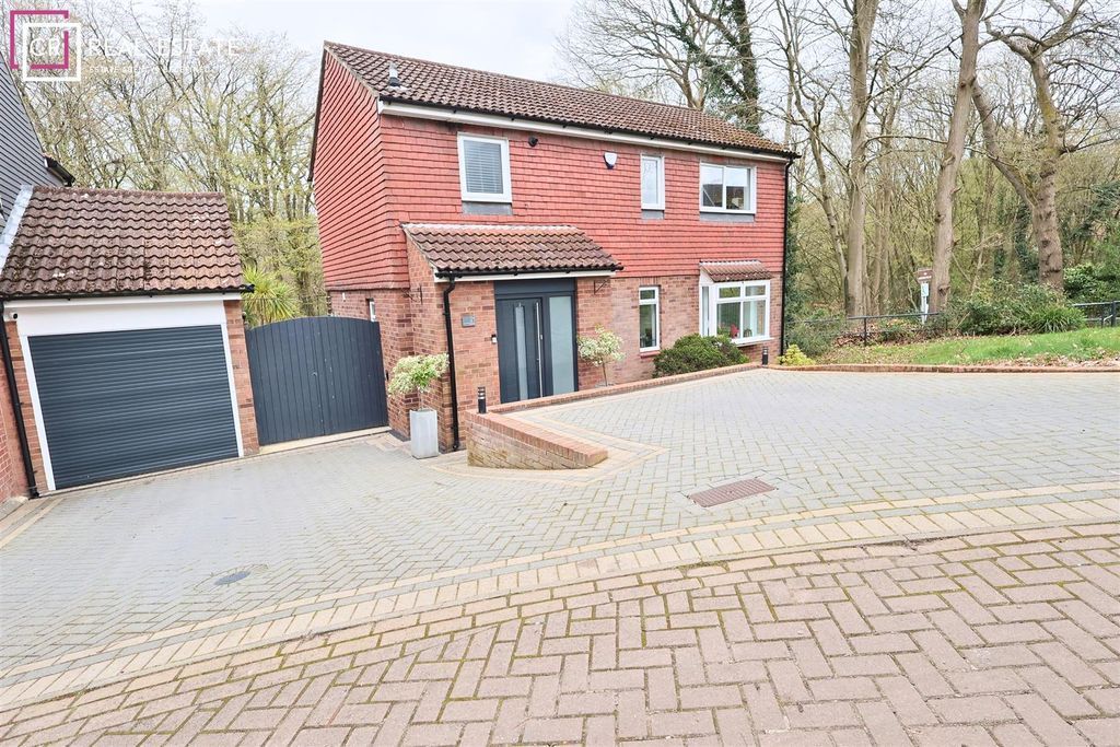 Property photo 1 of 26 Front External