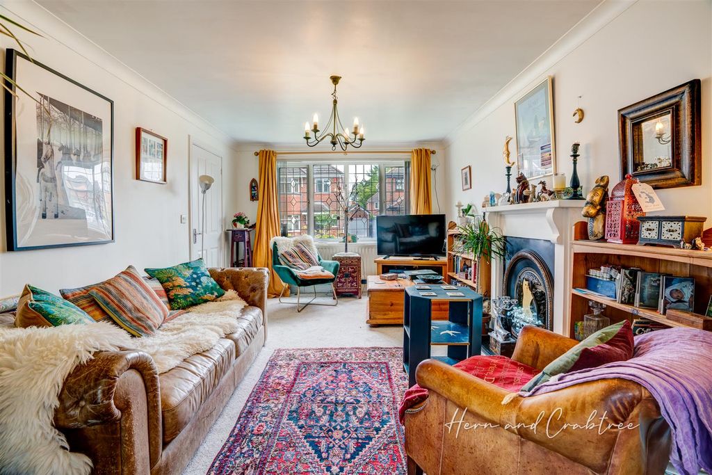 Property photo 2 of 27 Norrell Close, Canton, Herncrabtree (2).Jpg