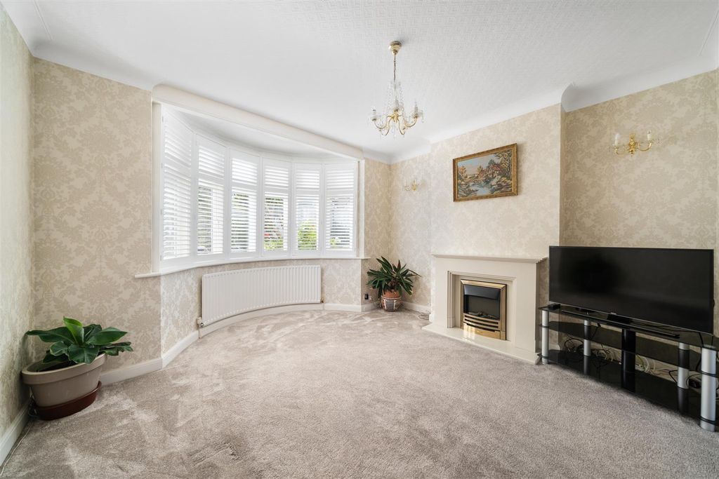 Property photo 2 of 15 Buckleigh Avenue