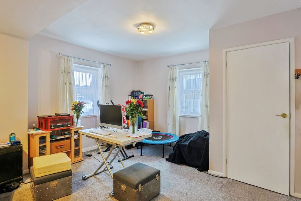 Property photo 2 of 16 Photo