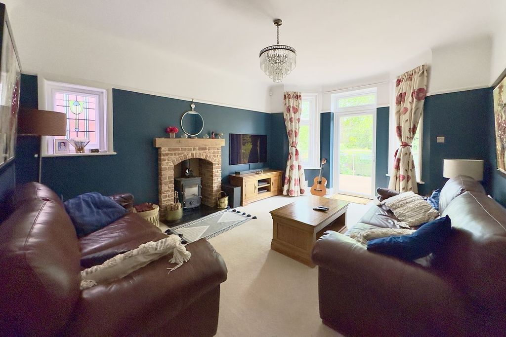 Property photo 2 of 26