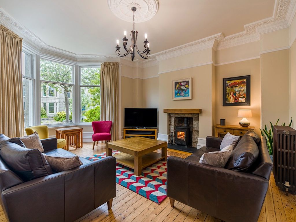 Property photo 2 of 13 Sitting Room
