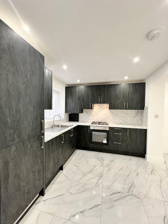 Property photo 3 of 11 Gallery