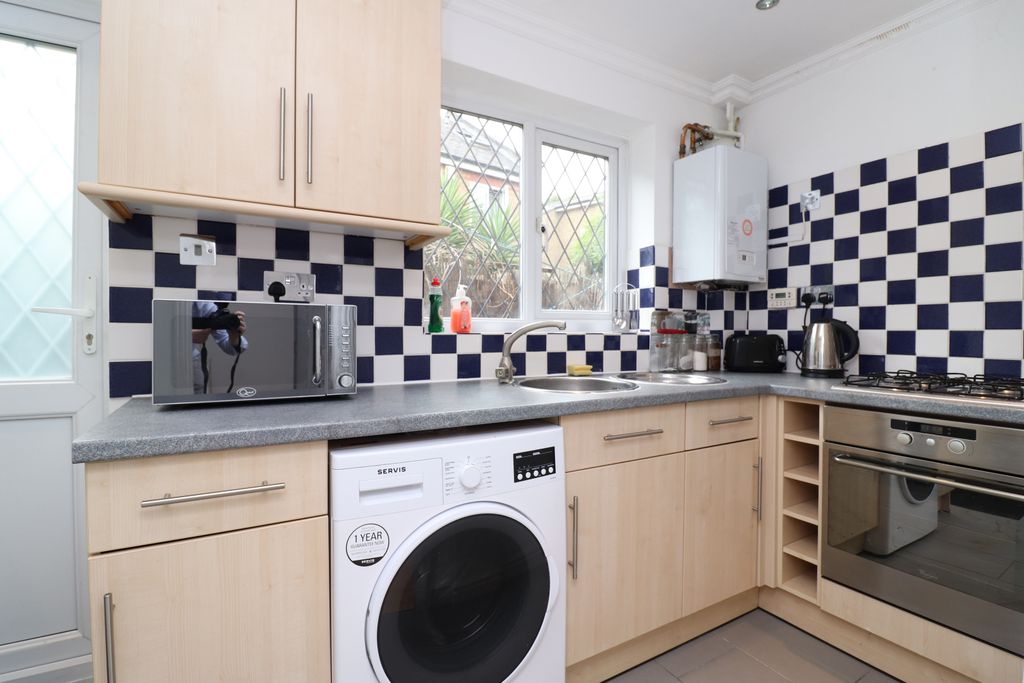 Property photo 2 of 17