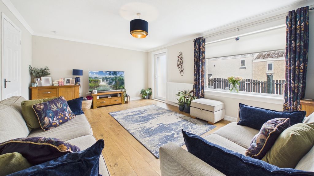 Property photo 1 of 16 Photo 5