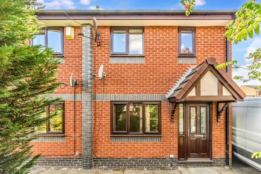 Property photo 1 of 22 9 Sevenoaks Drive, Great Lever, Bolton, Greater Manchester, Bl3 3Ed