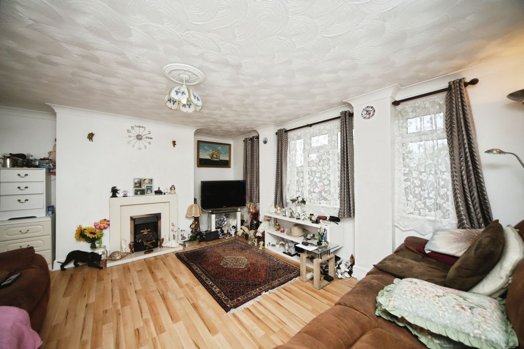 Property photo 3 of 16 Pbox-Img.Jpg