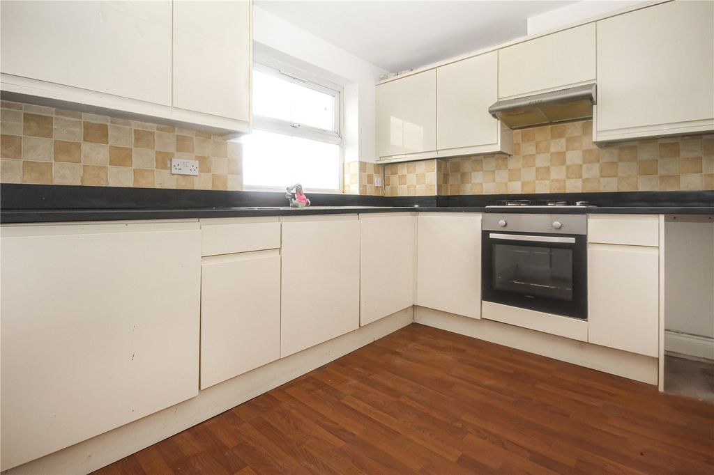 Property photo 3 of 17 Kitchen