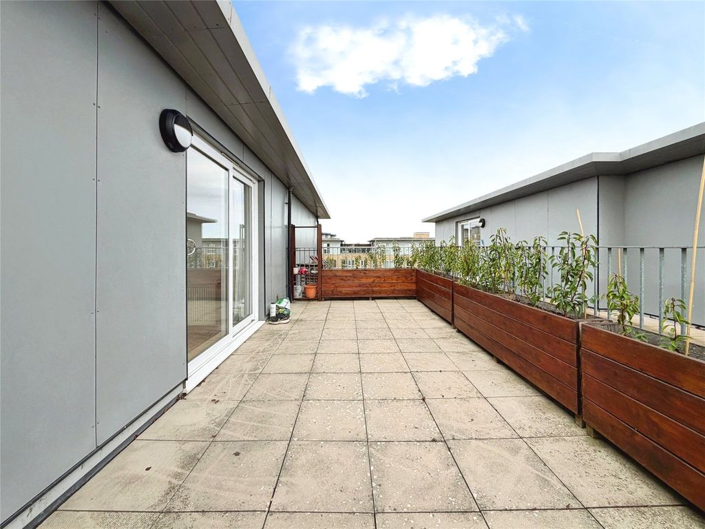 Property photo 3 of 18 Terrace