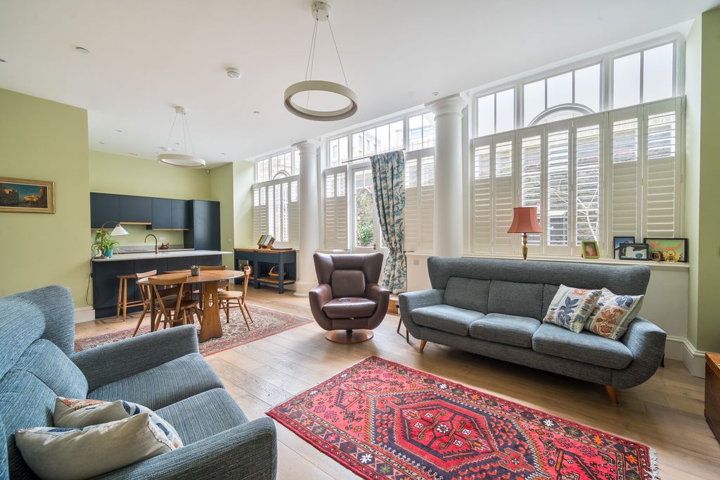 Property photo 1 of 19 Reception