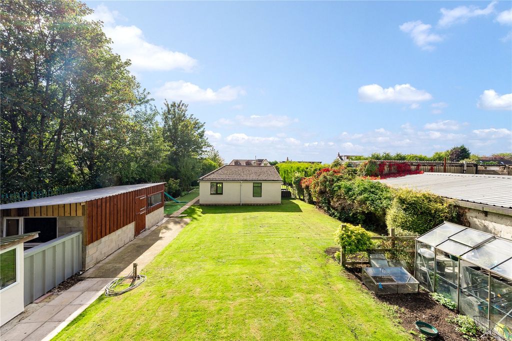 Property photo 2 of 32 Picture No. 71