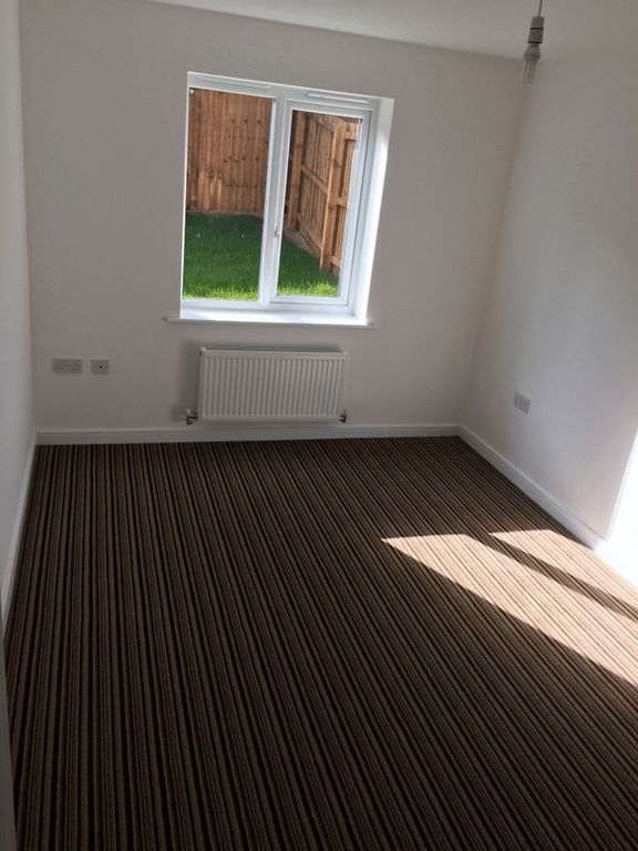 Property photo 3 of 7 Bedroom 1