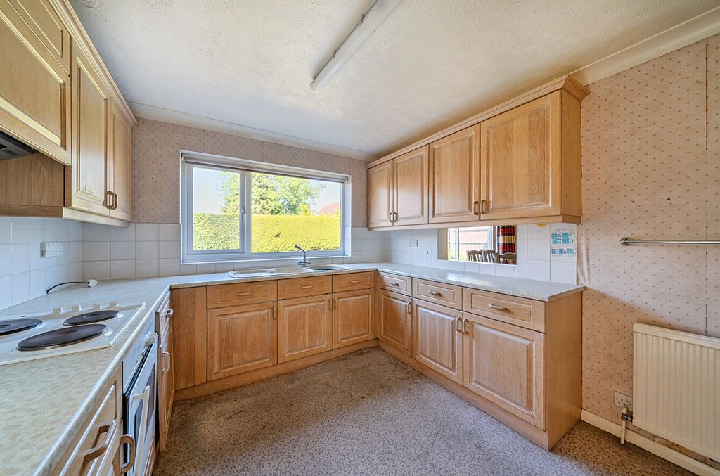 Property photo 2 of 18 11-6823206ce154E-...