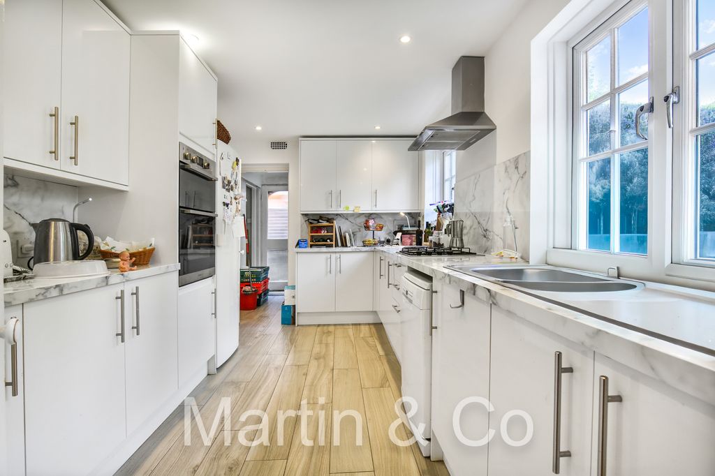 Property photo 2 of 29 1772255582 - 43 Croham Manor Road, Cr2 - 36