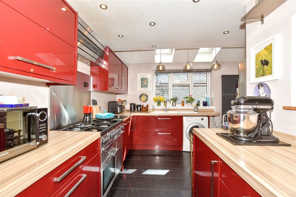 Property photo 3 of 16 Kitchen