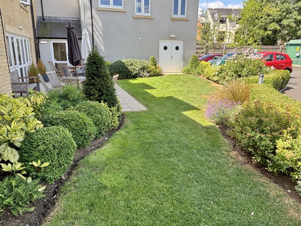 Property photo 3 of 10 Garden1.Jpg