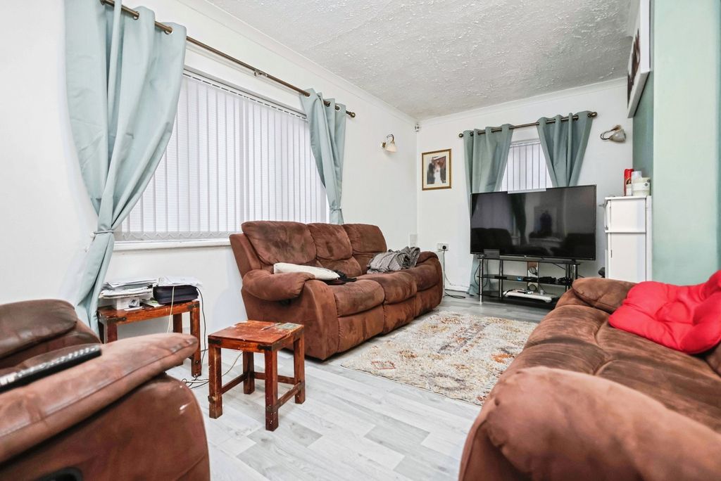 Property photo 3 of 17 Pbox-Img.Jpg